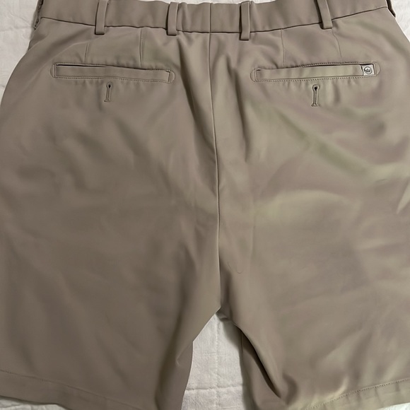 Peter Millar Salem Peformance Short - Size 32 - Picture 4 of 4